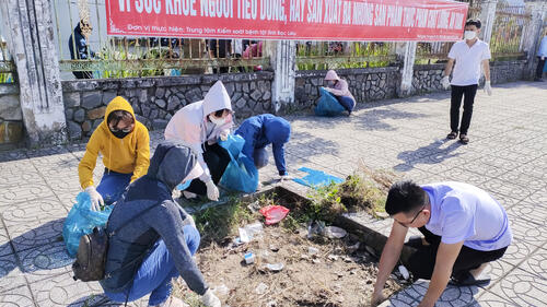 Chi đoàn Trung tâm Kiểm soát bệnh tật tỉnh Bạc Liêu tổ chức hoạt động Vệ sinh môi trường – Vui xuân đón tết.