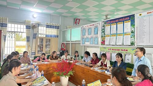 Trung tâm y tế Hòa Bình tổ chức truyền thông phòng chống bệnh tay chân miệng ở Trường mẫu giáo.